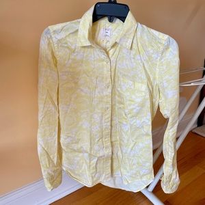 Gap fitted boyfriend floral yellow button down XS